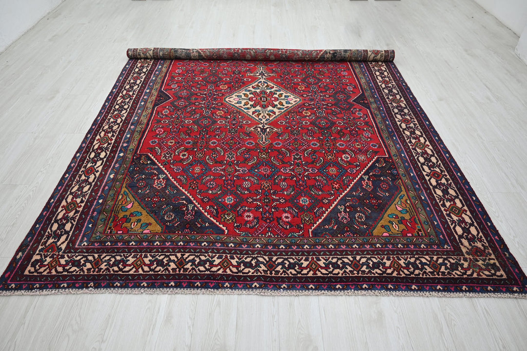 Large rug 6' 9" x 9' 10"
