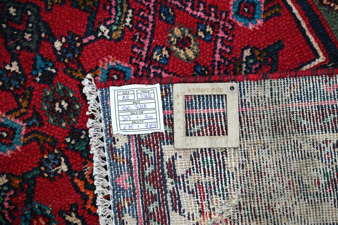 Large rug 6' 9" x 9' 10"