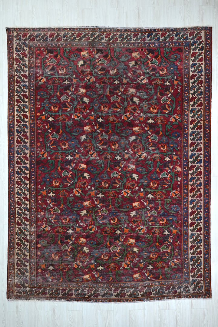 Large rug 6' 7" x 9' 5"