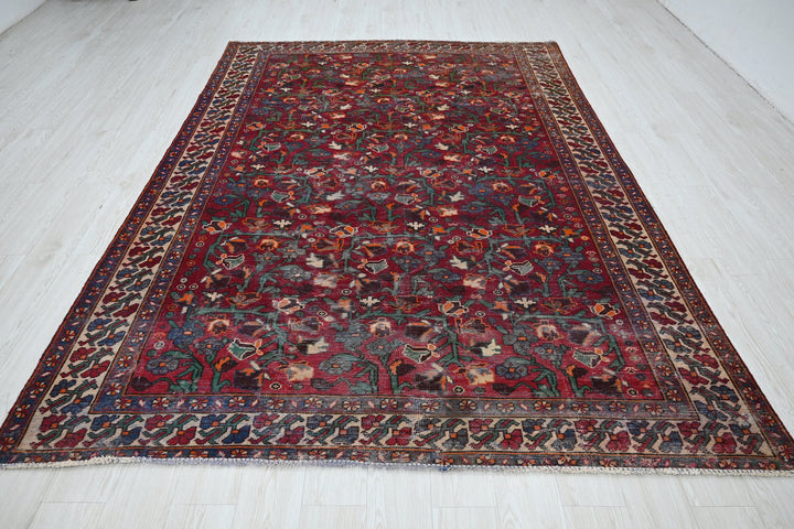 Large rug 6' 7" x 9' 5"