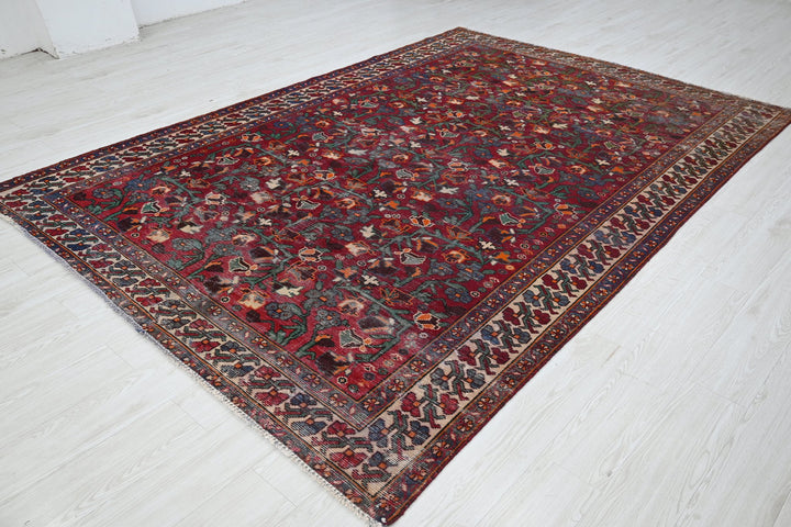 Large rug 6' 7" x 9' 5"