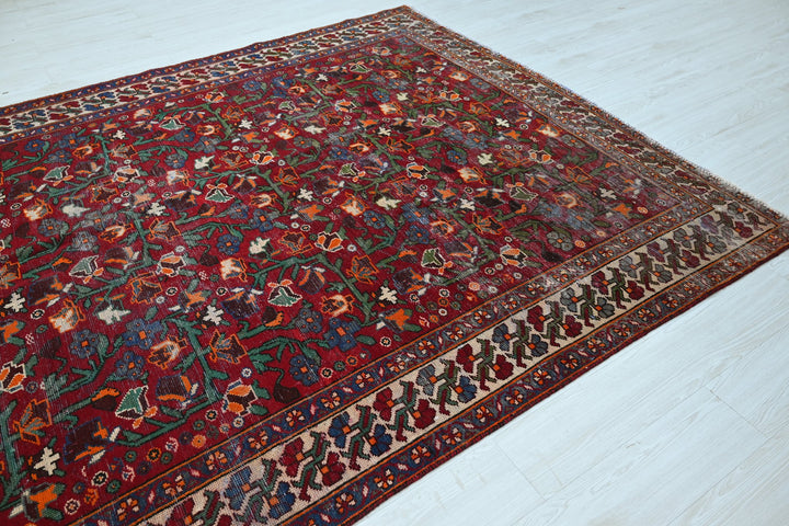 Large rug 6' 7" x 9' 5"