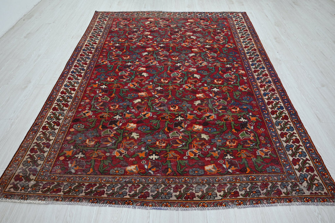 Large rug 6' 7" x 9' 5"