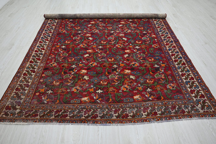 Large rug 6' 7" x 9' 5"