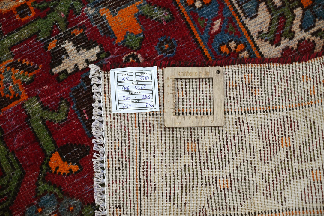 Large rug 6' 7" x 9' 5"