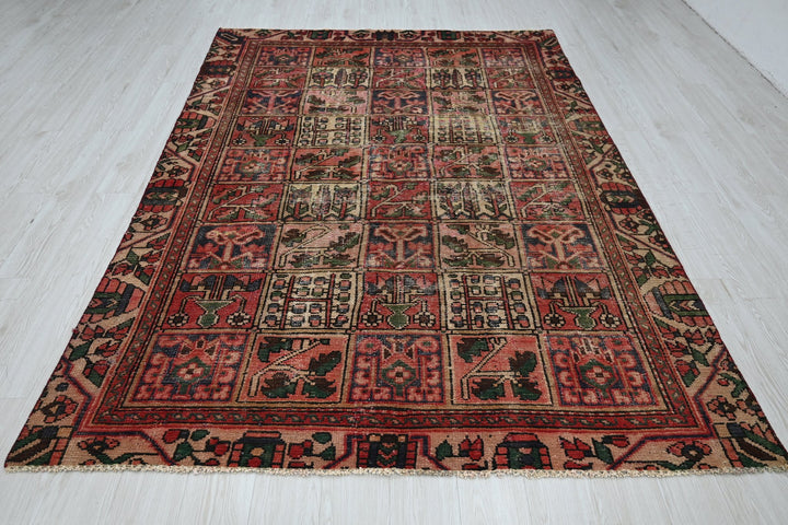 Medium rug 6' 0" x 8' 10"