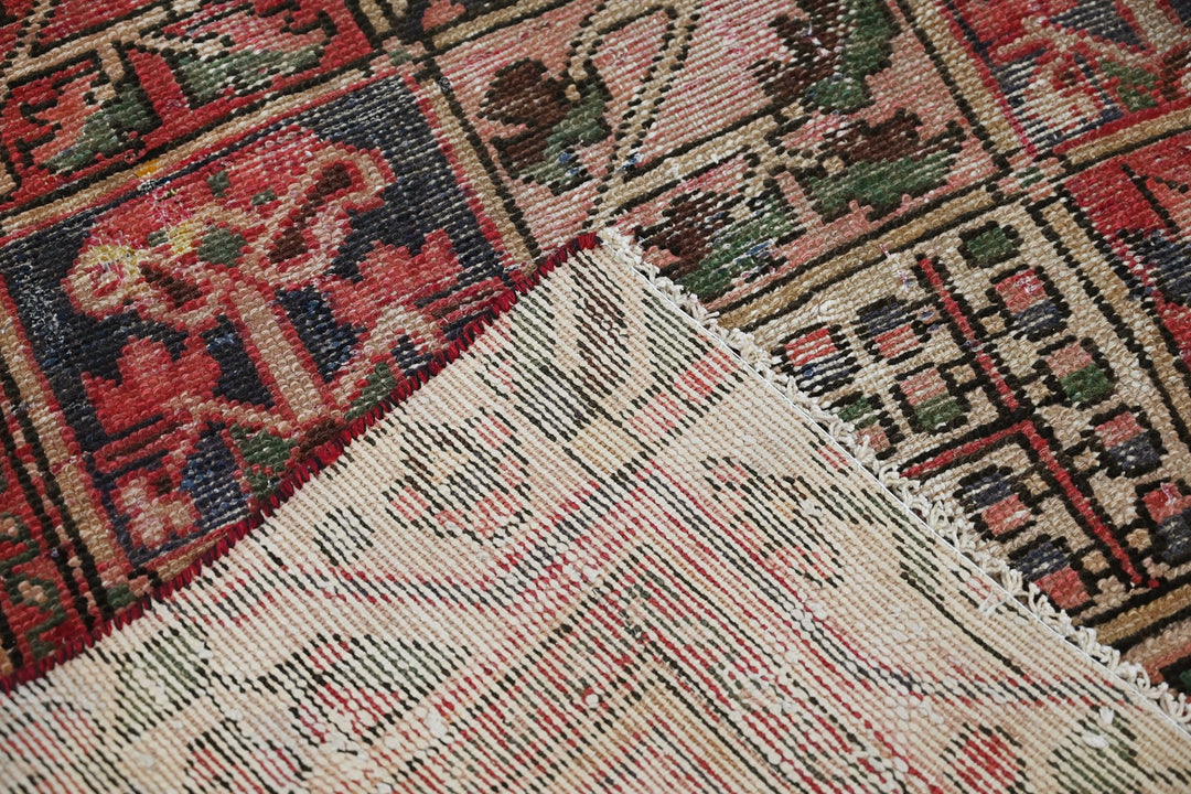 Medium rug 6' 0" x 8' 10"