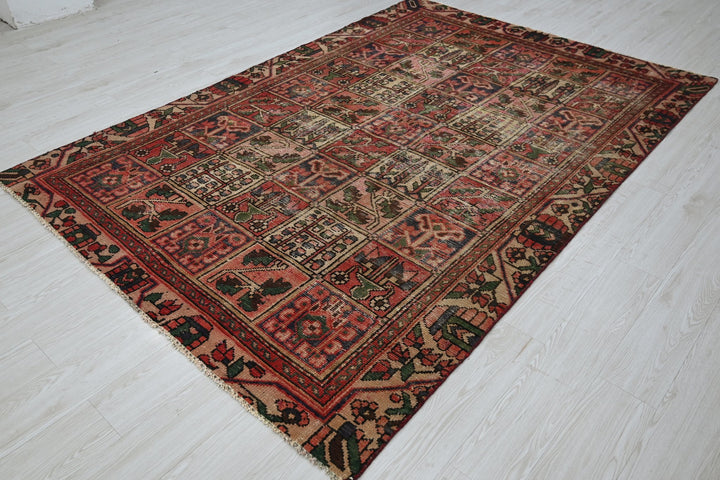 Medium rug 6' 0" x 8' 10"
