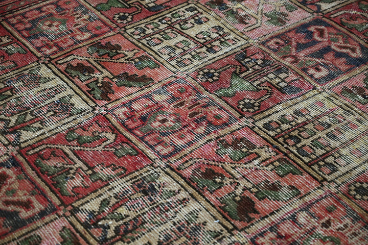 Medium rug 6' 0" x 8' 10"