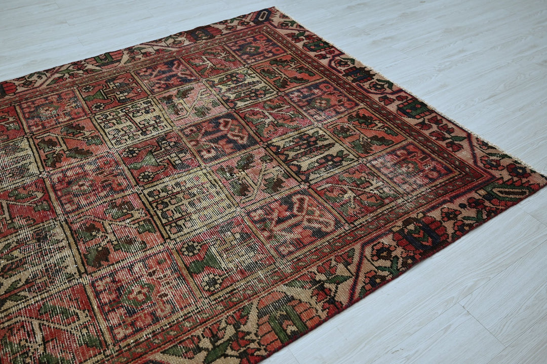 Medium rug 6' 0" x 8' 10"