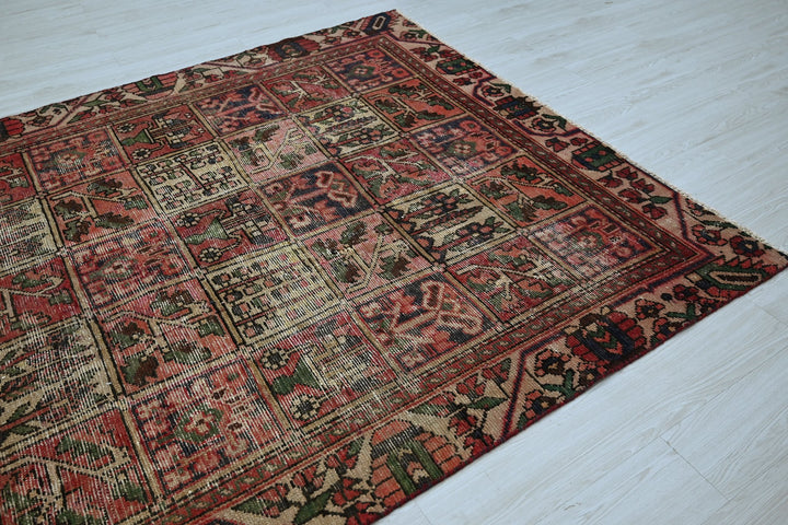 Medium rug 6' 0" x 8' 10"