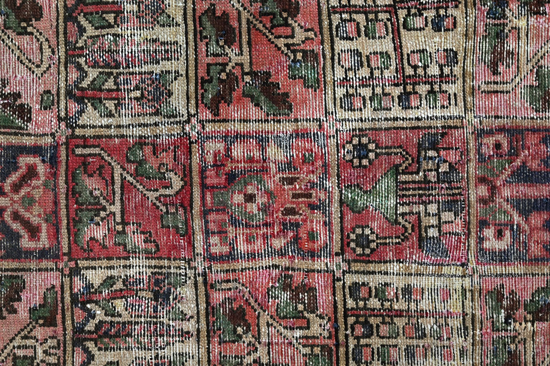 Medium rug 6' 0" x 8' 10"