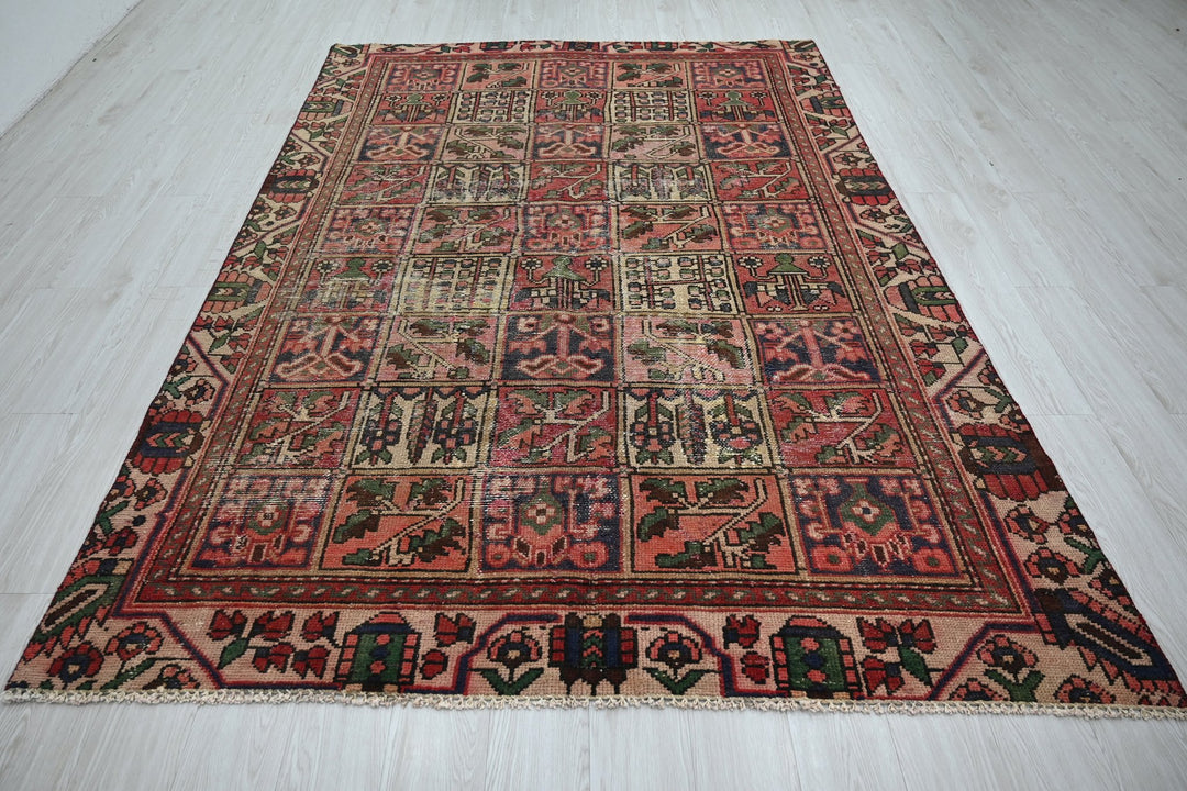 Medium rug 6' 0" x 8' 10"