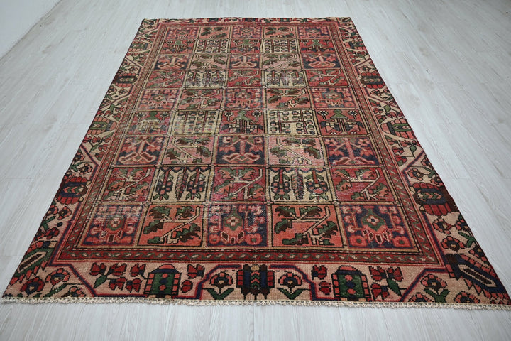 Medium rug 6' 0" x 8' 10"