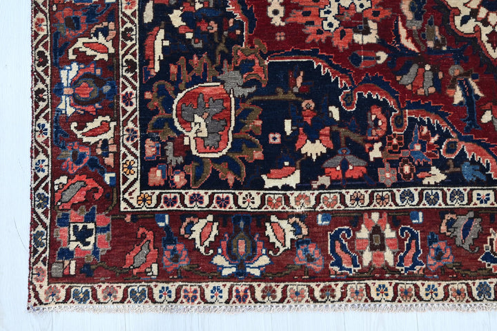 Large rug 6' 8" x 9' 10"