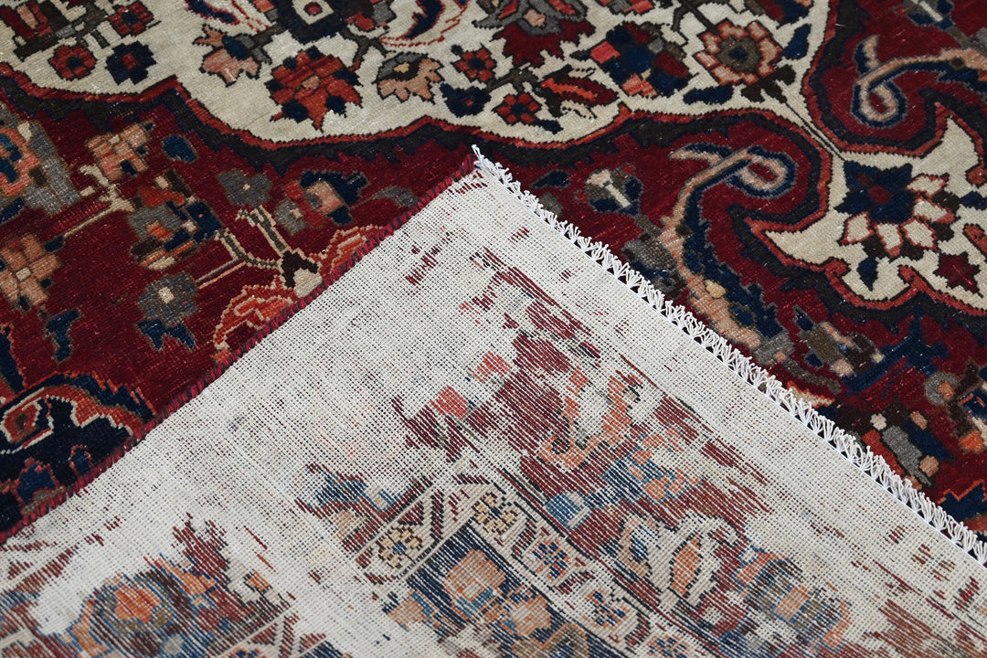 Large rug 6' 8" x 9' 10"