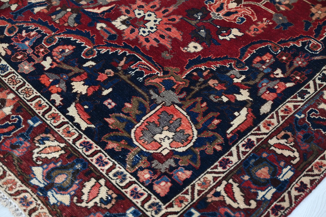 Large rug 6' 8" x 9' 10"