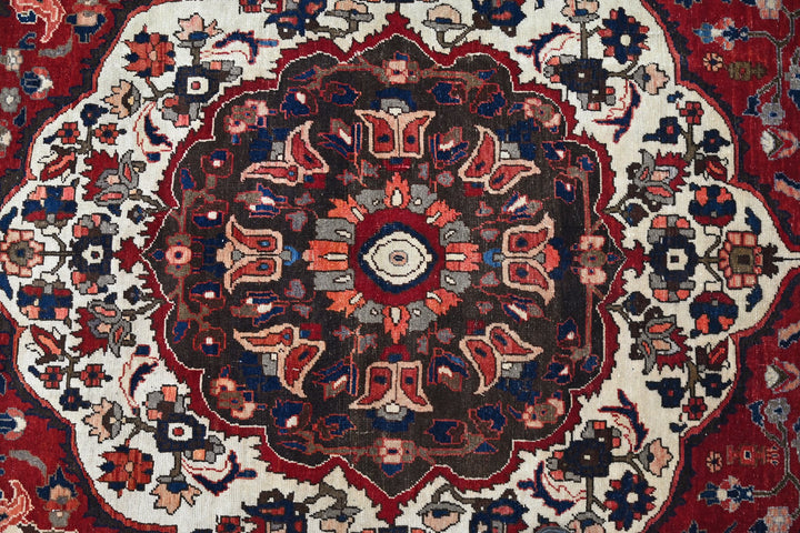 Large rug 6' 8" x 9' 10"
