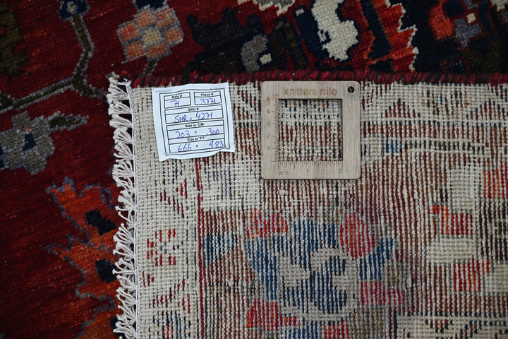 Large rug 6' 8" x 9' 10"