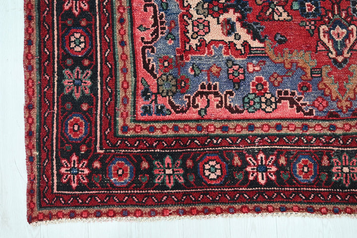Large rug 6' 8" x 9' 6"