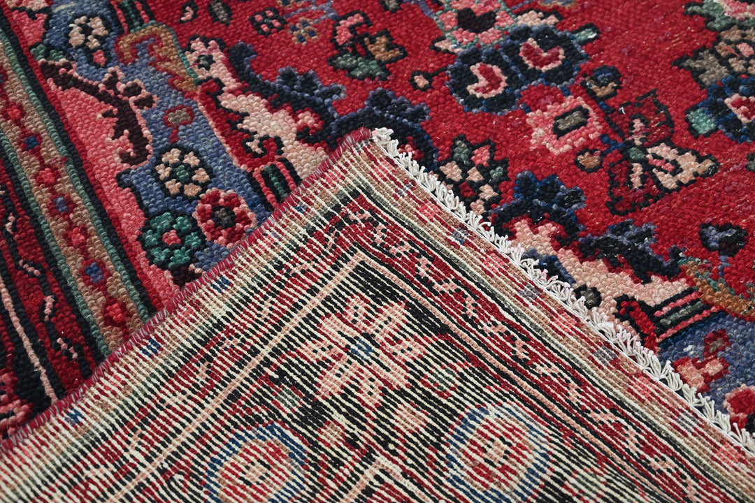 Large rug 6' 8" x 9' 6"