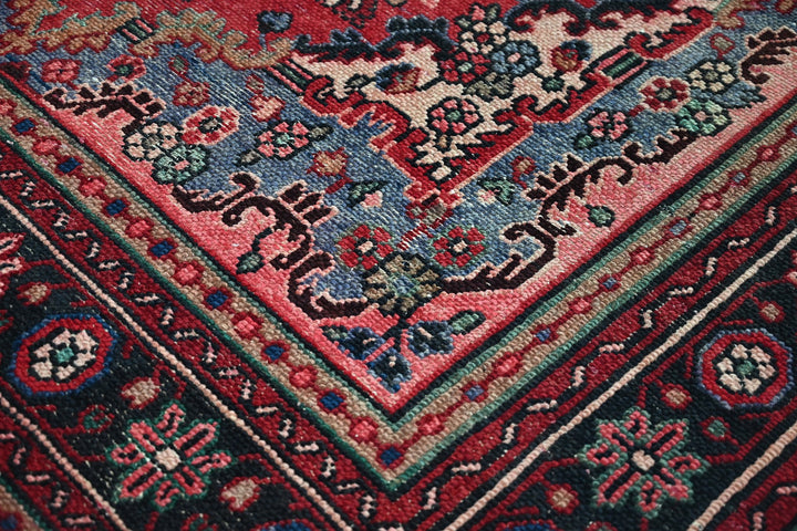 Large rug 6' 8" x 9' 6"