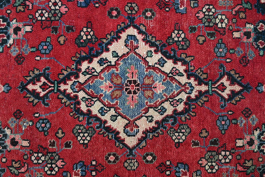 Large rug 6' 8" x 9' 6"