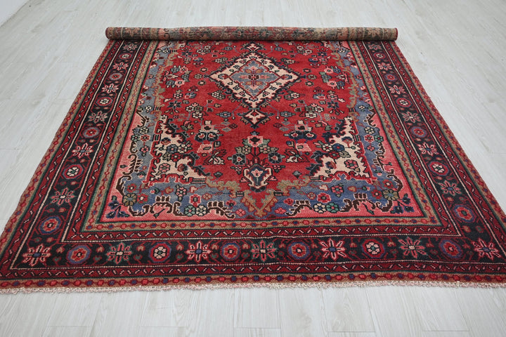 Large rug 6' 8" x 9' 6"