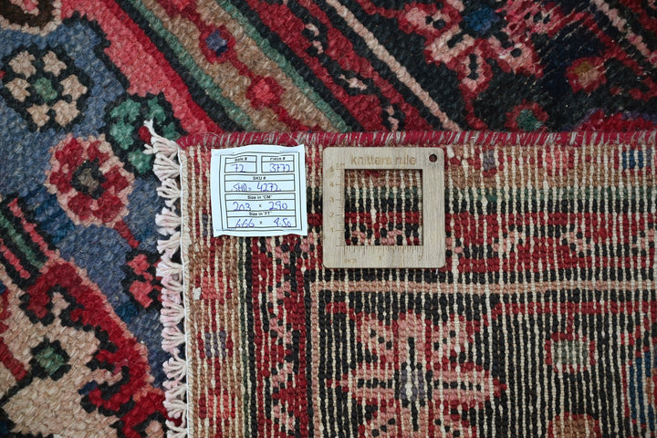 Large rug 6' 8" x 9' 6"