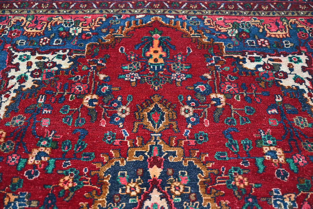 Large rug 6' 10" x 10' 1"
