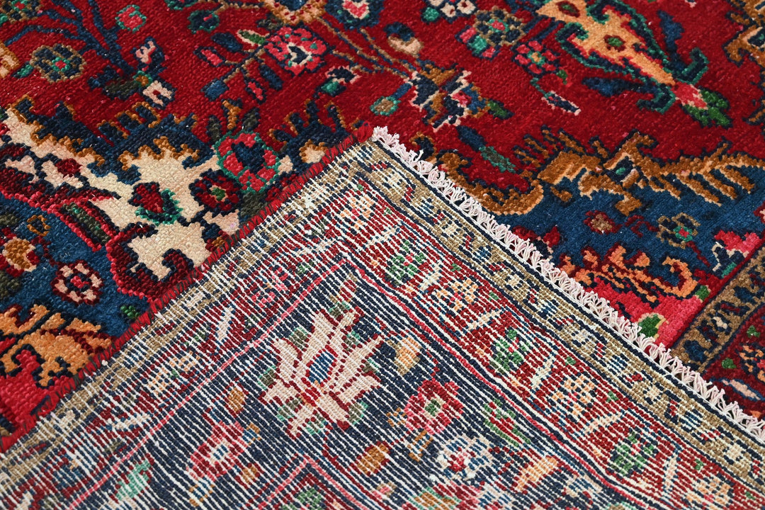 Large rug 6' 10" x 10' 1"