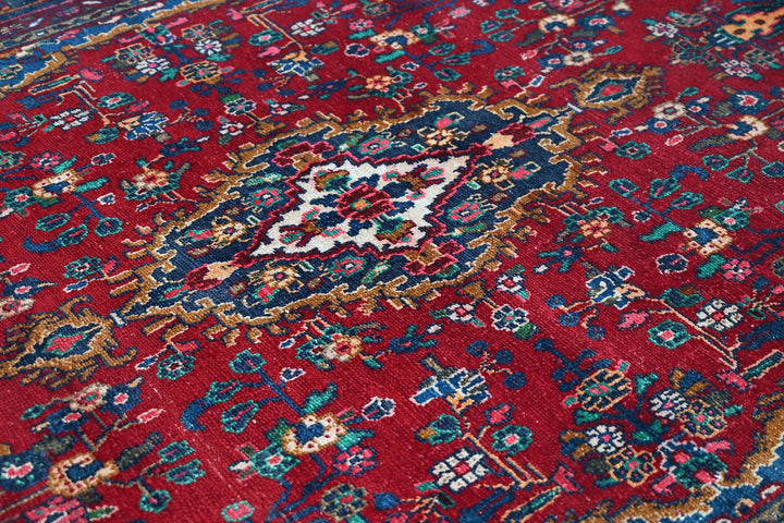 Large rug 6' 10" x 10' 1"