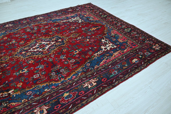 Large rug 6' 10" x 10' 1"