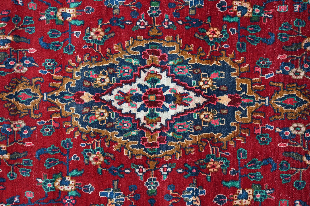 Large rug 6' 10" x 10' 1"