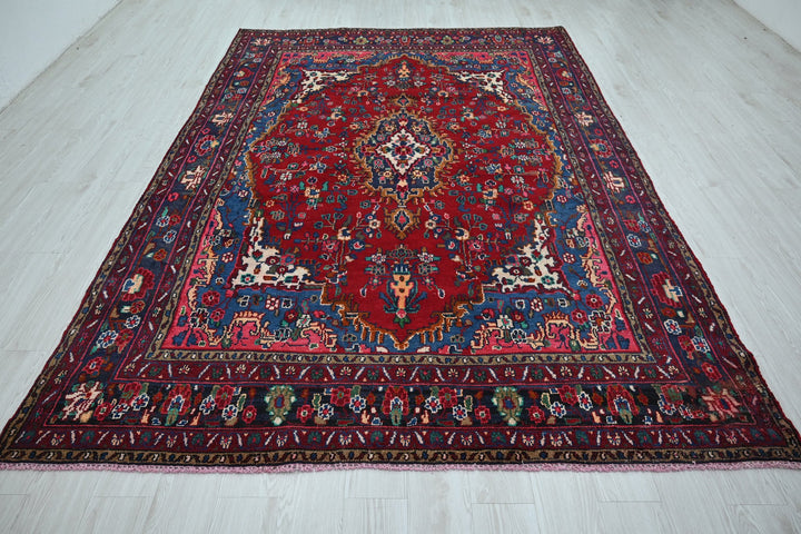 Large rug 6' 10" x 10' 1"