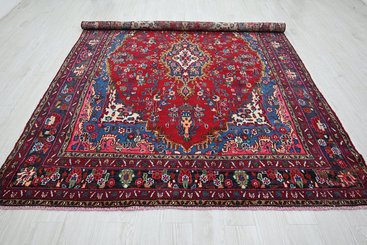 Large rug 6' 10" x 10' 1"