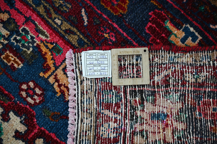 Large rug 6' 10" x 10' 1"