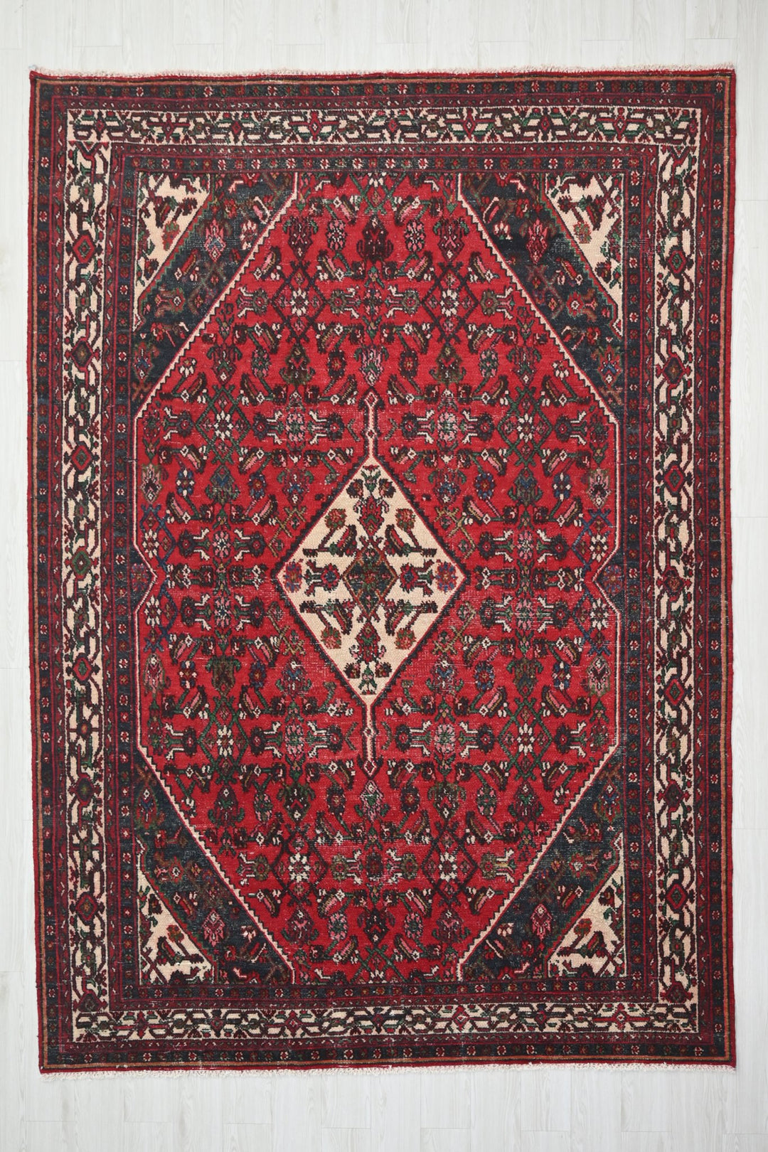 Large rug 6' 11" x 9' 8"