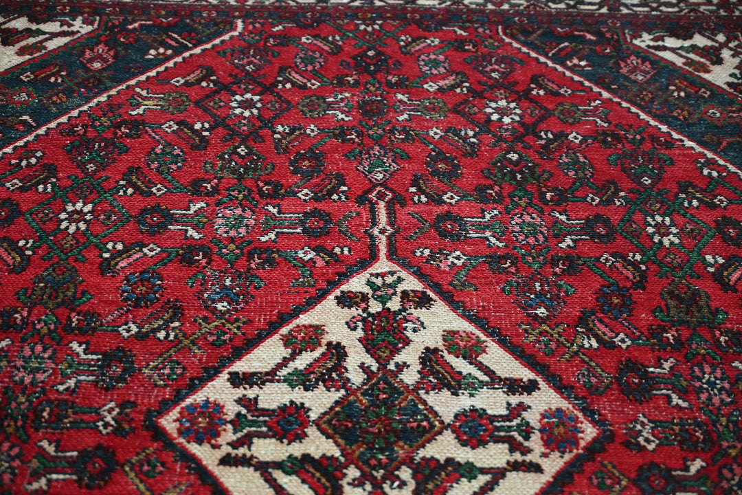 Large rug 6' 11" x 9' 8"