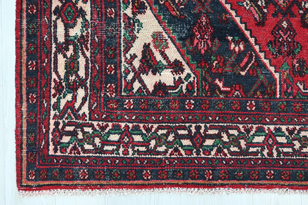 Large rug 6' 11" x 9' 8"