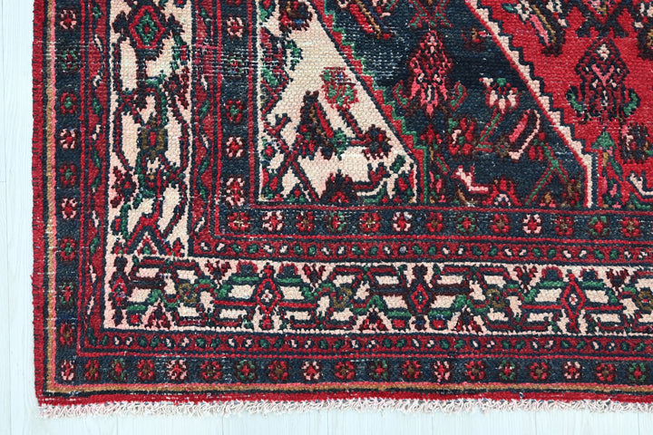 Large rug 6' 11" x 9' 8"