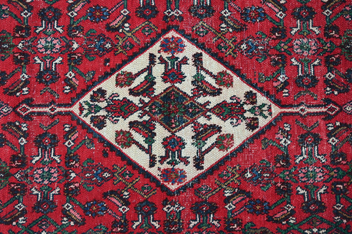 Large rug 6' 11" x 9' 8"