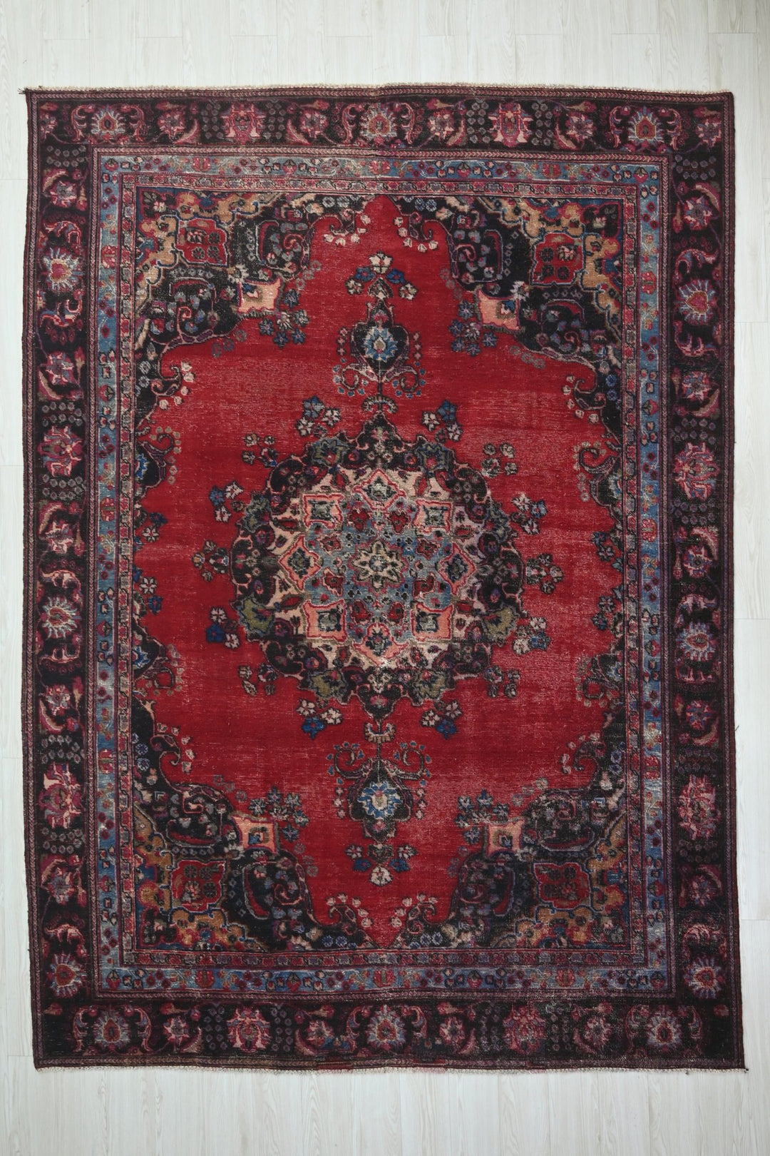 red Large rug 7' 3" x 10' 0"