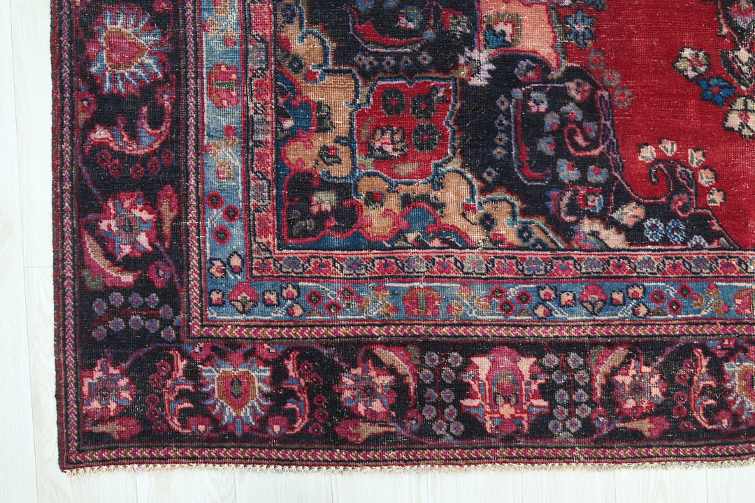 red Large rug 7' 3" x 10' 0"
