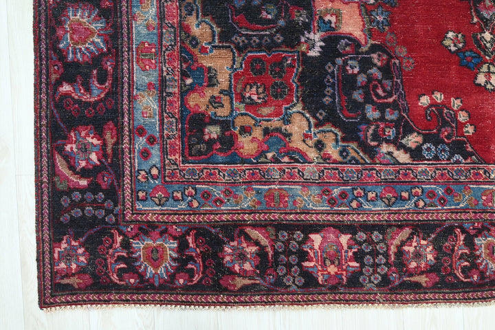 red Large rug 7' 3" x 10' 0"