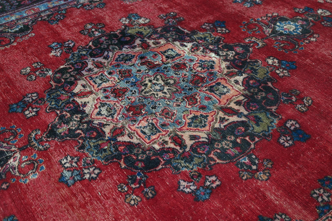 red Large rug 7' 3" x 10' 0"