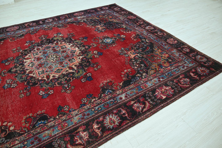 red Large rug 7' 3" x 10' 0"