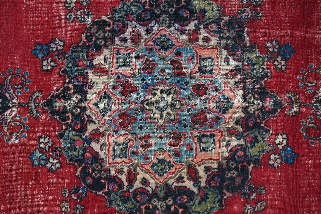 red Large rug 7' 3" x 10' 0"