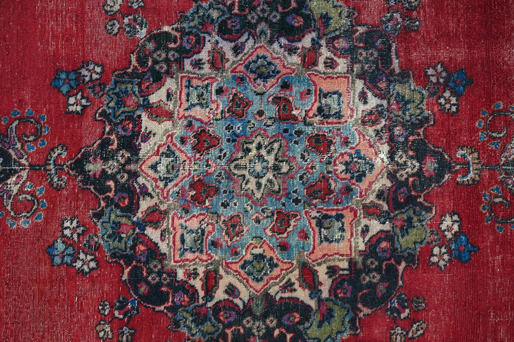red Large rug 7' 3" x 10' 0"