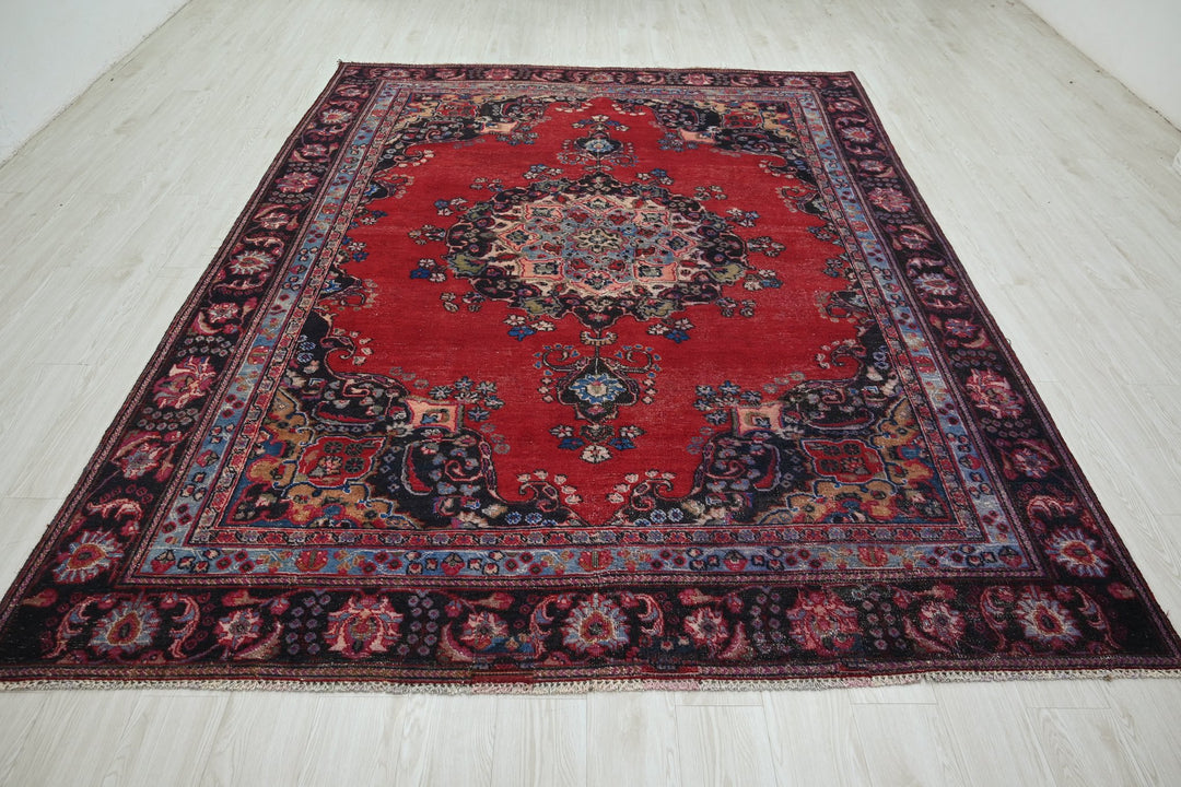 red Large rug 7' 3" x 10' 0"